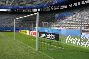 Fußballtor 7,32 x 2,44 m, feststehend in Bodenhülsen, eckverschweißt, weiß, mit freier Netzaufhängung